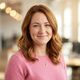 Emily Watson, als Leiterin des Kundensupports bei Prägewertum aufgeführt, auf einem Profilbild
